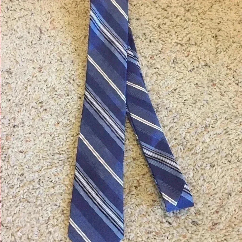 DKNY Tie like new no stains ready to wear